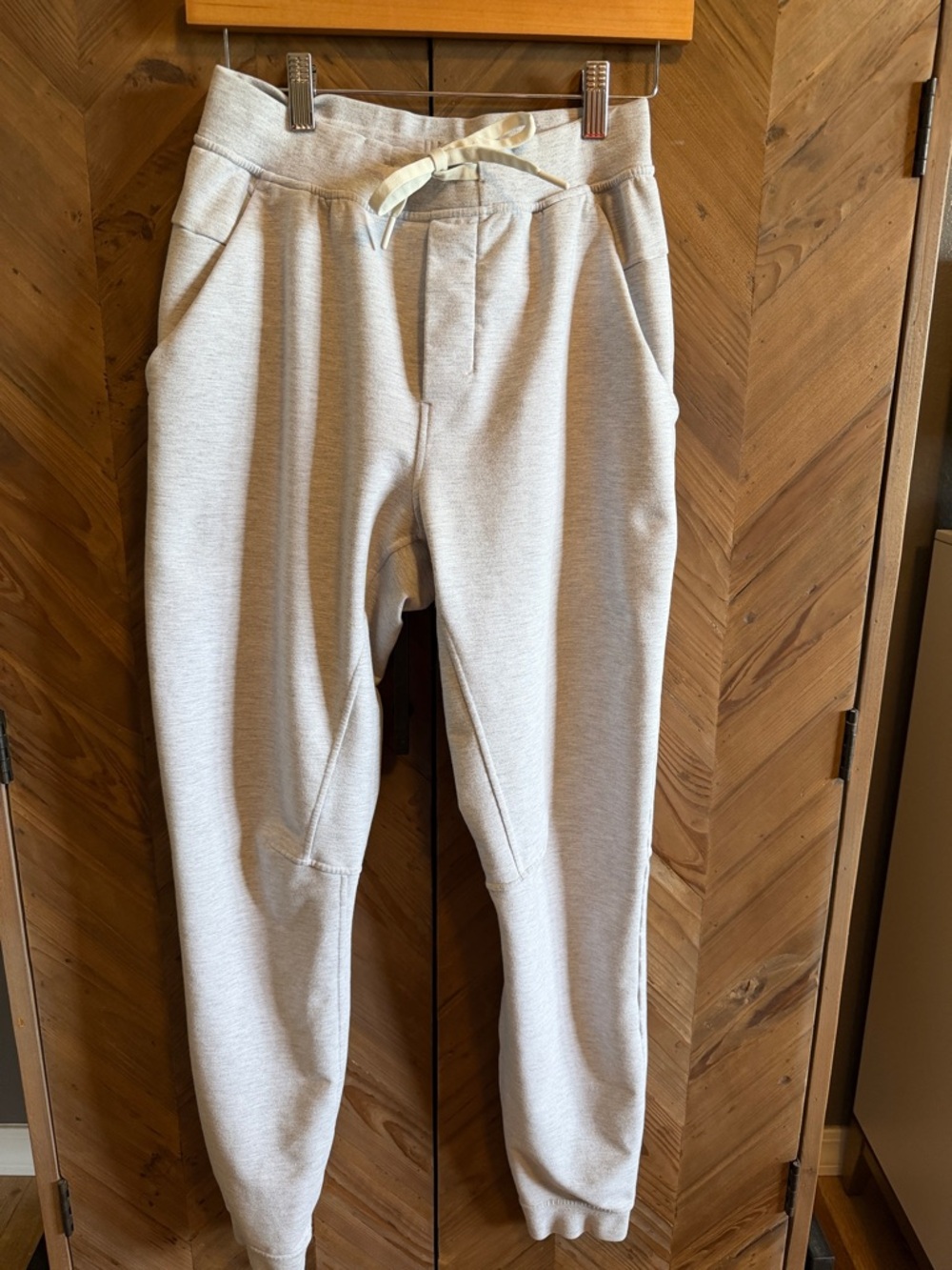 Mens’s lulu Light Gray Jogger Pants with Drawstring